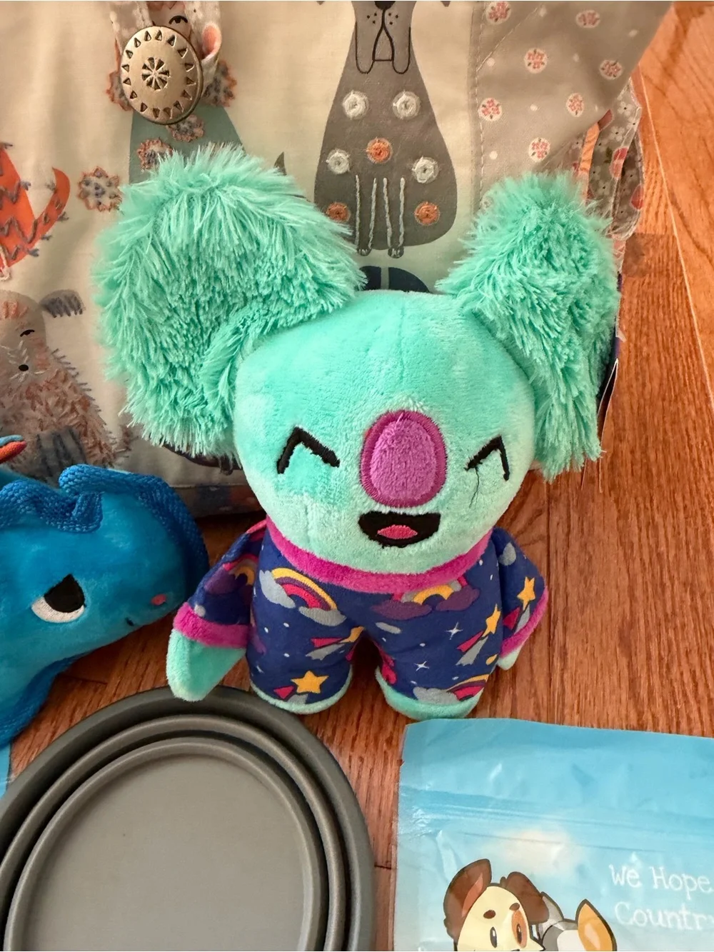NWT Dog Kit in a Bag (look inside the bag)